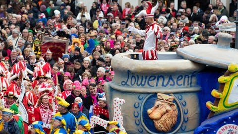 Ebenso wie Kraftwerk, die Toten Hosen, Westernhagen oder das Altbier gehört die Karnevalsfigur Hoppeditz und seine Ansprache aus dem Senftopf nach Düsseldorf. (Foto: dpa Bildfunk, picture alliance/dpa | Federico Gambarini)