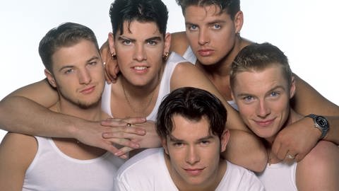 In Dublin gegründet ließen die fünf Jungs von Boyzone in den 1990er Jahren die Teenie-Herzen auf der ganzen Welt höher schlagen. (Foto: picture-alliance / Reportdienste, picture alliance / Fryderyk Gabowicz)