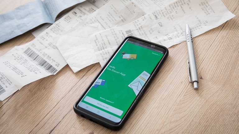 Die Steuer-App Taxfix auf einem Smartphone | Die beste Steuer-App für Ihre Steuererklärung