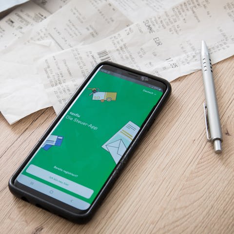 Die Steuer-App Taxfix auf einem Smartphone | Die beste Steuer-App für Ihre Steuererklärung