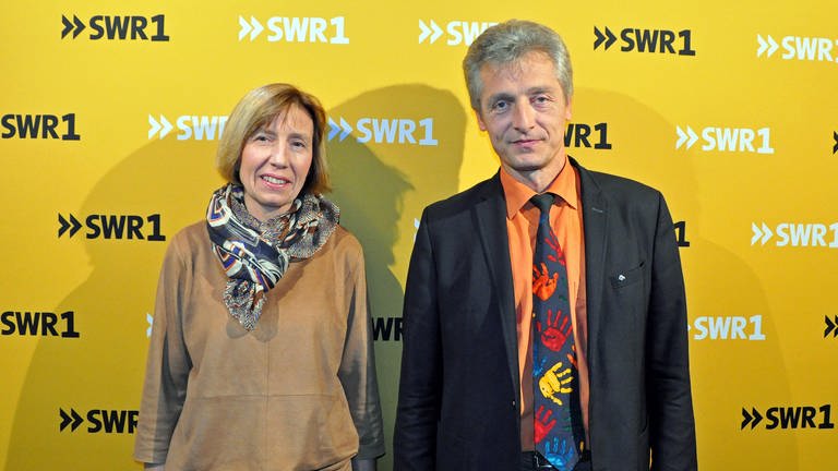 Prof. Holm Schneider, Arzt, und Annette Purschke, Mutter eines Kindes mit Down-Syndrom, in SWR1 Leute (Foto: SWR, Foto: Jasmin Käßer)