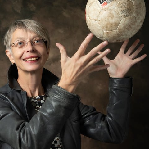 Journalistin Martina Keller spricht in SWR1 Leute über ihre Leidenschaft: Fußball (Foto: Hartmut Schwarzbach)