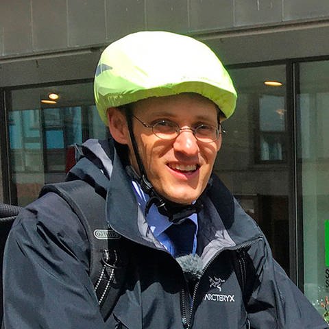 Busse, Bahnen oder doch das Auto: Prof. Dr. Jochen Eckart - der Wissenschaftler hinter #besserBahnfahren - erzählt in SWR1 Leute, wie sein Bild von der Mobilität der Zukunft aussieht (Foto: SWR)
