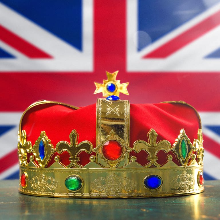 Die Krönung von King Charles III - Adels-Expertin Annelie Malun berichtet in SWR1 Leute live aus London, wie die Briten ihren neuen König feiern
