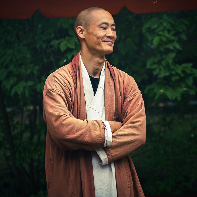 “Meister” Shi Heng Yi” und sein Shaolin-Klosterleben im Wald bei Kaiserslautern. Er ist zu Gast in SWR1 Leute