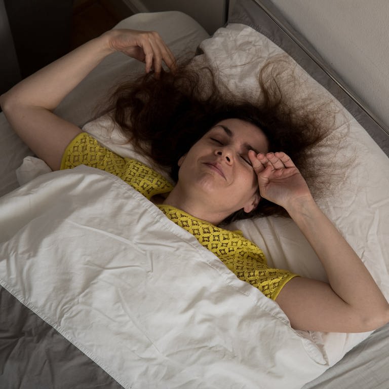 Welche Schlafmythen sind falsch, wie überwinden wir Frühjahrsmüdigkeit, was tun gegen Schlafstörungen? Schlafforscherin Christine Blume ist zu Gast in SWR1 Leute.
