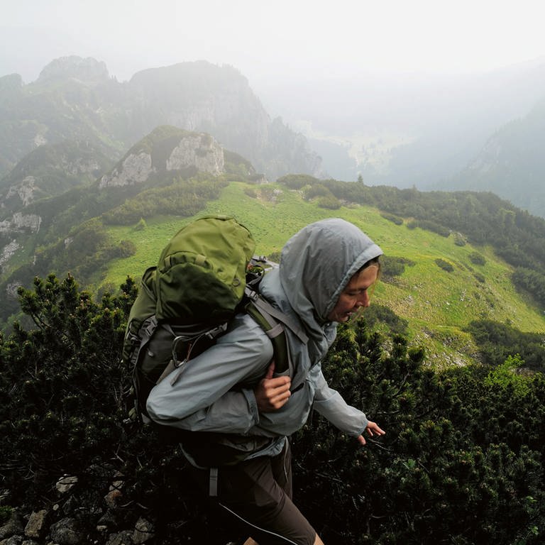 Wandern und Bergsteigen, wo Kaiserin Sisi und König Ludwig II. lebten! Bergsteigerin und Autorin Sandra Freudenberg hat eine große Leidenschaft für die Bergen und schreibt auch darüber. In SWR1 Leute erzählt sie überrachende und faszinierende Geschichten über ihre Erlebnisse. 