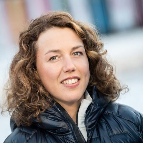 Biathletin Laura Dahlmeier ist zu Gast in "SWR1 Leute". Sie erzählt über das Ende ihre Biathlon Karriere, über ihre Siege bei Olympia, den Weltmeisterschaften und im Weltcup und über ihre große Leidenschaft für den Wintersport und die Berge