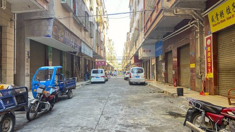 Geschäfte und Fast-Food-Restaurants haben geschlossen hier in Dongguan, China (Foto: IMAGO, IMAGO / ZUMA Wire)