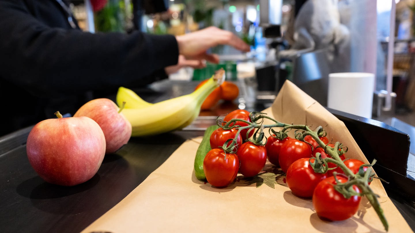 Obst und Gemüse kaufen (Foto: dpa Bildfunk, Picture Alliance)