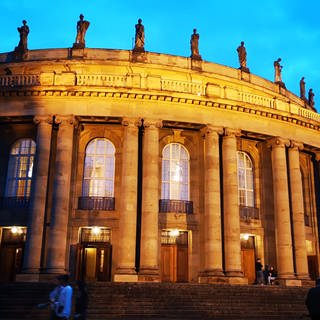 Staatsoper Stuttgart in der Abenddämmerung (Foto: SWR, Christiane Patzelt)
