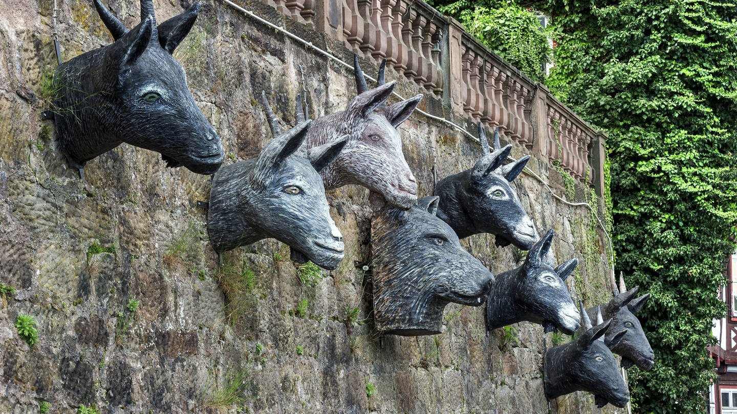 Märchenfiguren vom Wolf und den 7 Geißlein der Gebrüder Grimm, Grimm-dich-Pfad, Altstadt