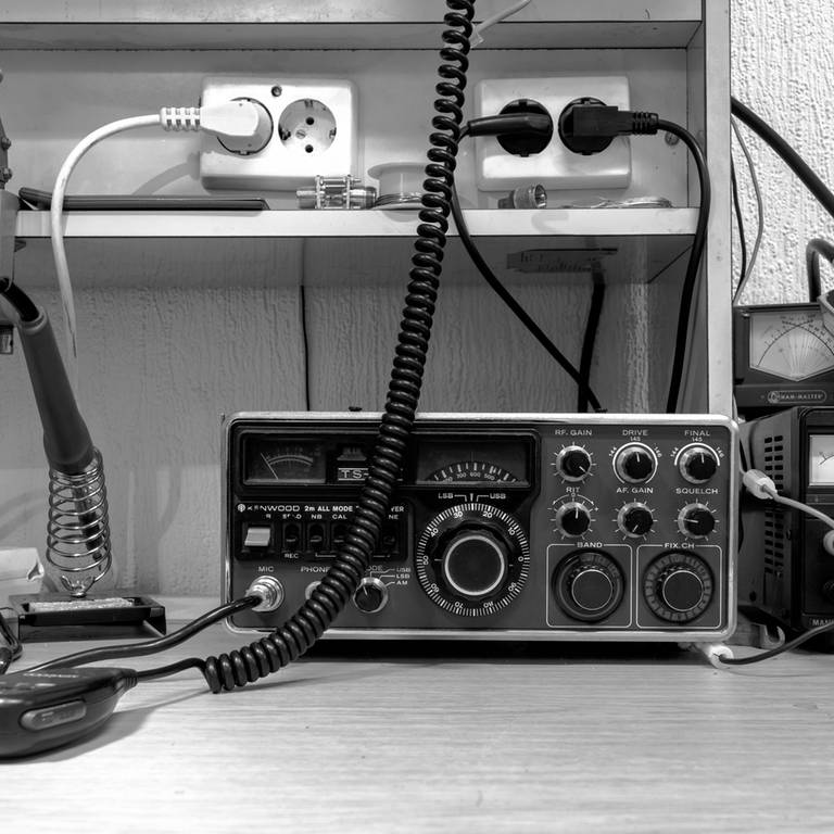 Widerstand in der DDR: illegale Piratenradios. Ein Sprechfunkgerät des Deutschen Amateur-Radio-Clubs e.V. (Foto: picture-alliance / Reportdienste, dpa-Zentralbild | Stephan Schulz)