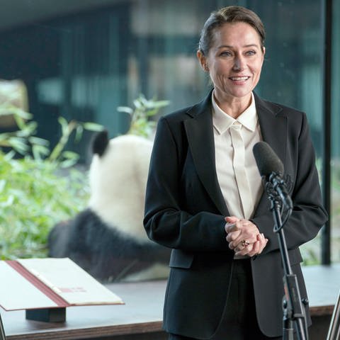 Serie „Borgen - Macht und Ruhm“: Die dänische Außennministerin Birgitte Nyborg (Sidse Babett Knudsen) hält eine Rede zu Ehren der dänisch-chinesischen Partnerschaft. (Foto: arte, © Mike Kollöffel)