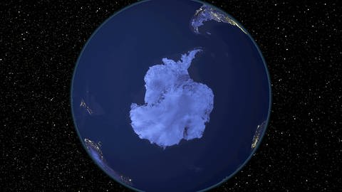 Satellitenbild der Erde bei Nacht mit Fokus auf den antarktischen Kontinent (Foto: IMAGO, Science Photo Library)