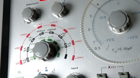 Tontechnik Frequenzgenerator (Foto: SWR, Jacques Lévesque)