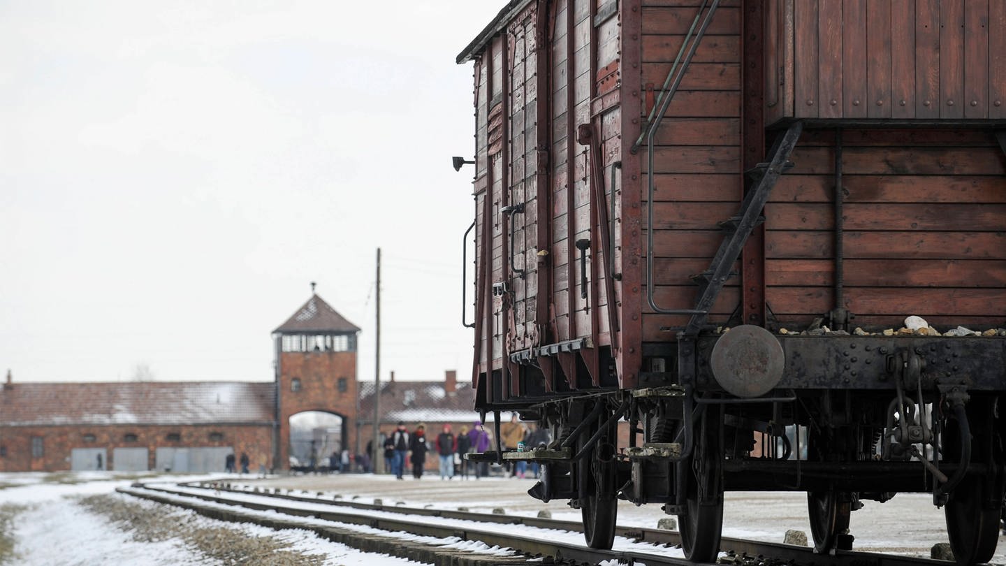 Bahn Rampe, wo die Verschleppten angekommen sind; Konzentrationslager Auschwitz, Polen (Foto: IMAGO, Jörg Böthling)