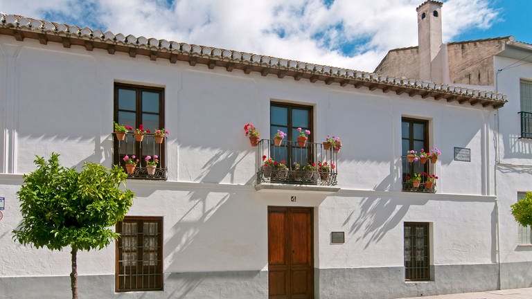 Lorcas Geburtshaus in Andalusien  (Foto: IMAGO, agefotostock)