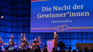Bühne der "Nacht der Gewinner*innen" bei den ARD Hörspieltagen 2021 im ZKM Karlsruhe (Foto: SWR, Uwe Riehm)