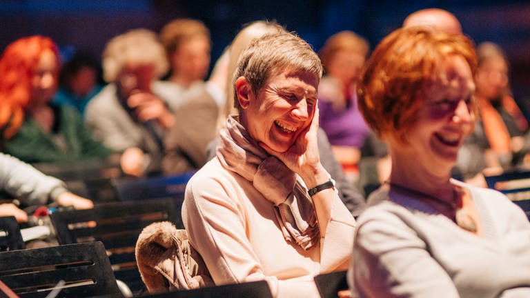 Publikum lacht (Foto: SWR, Nico Neithardt)