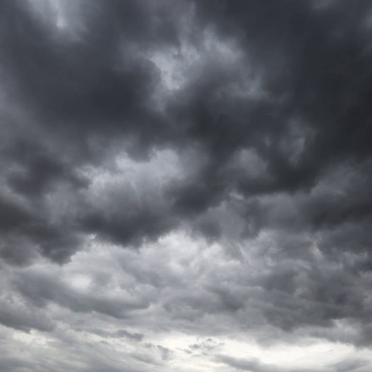 düstere Wolken (Foto: IMAGO, Gottfried Czepluch)