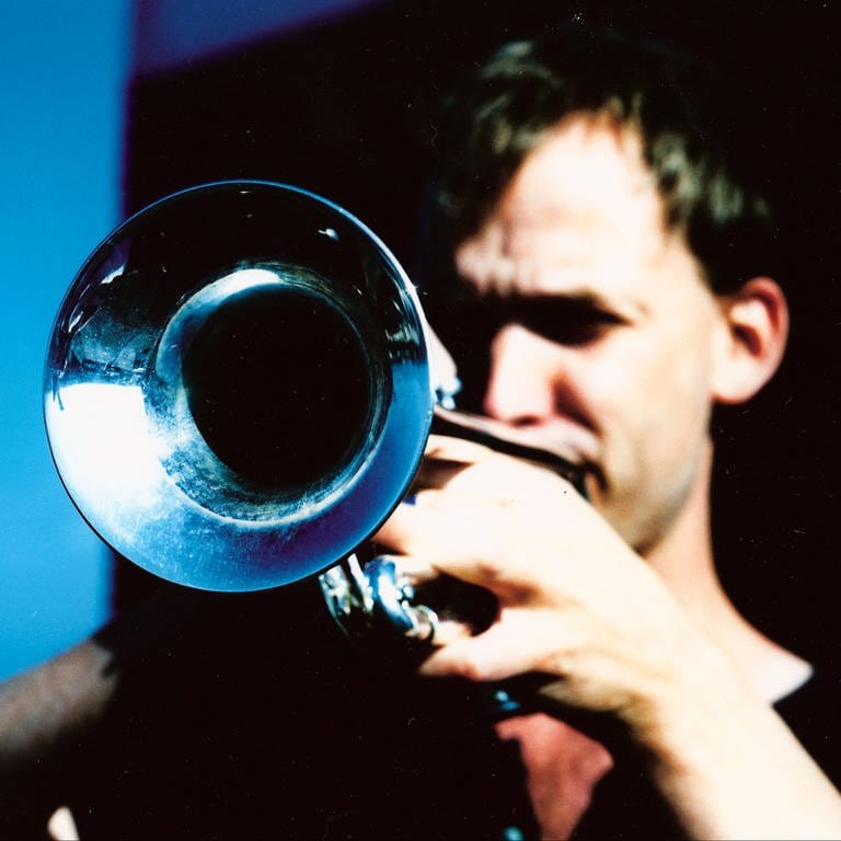 Trompete spielende Person (Marco Blaauw) von vorne fotografiert (Foto: Marco Blaauw - Jose Verhaegh)
