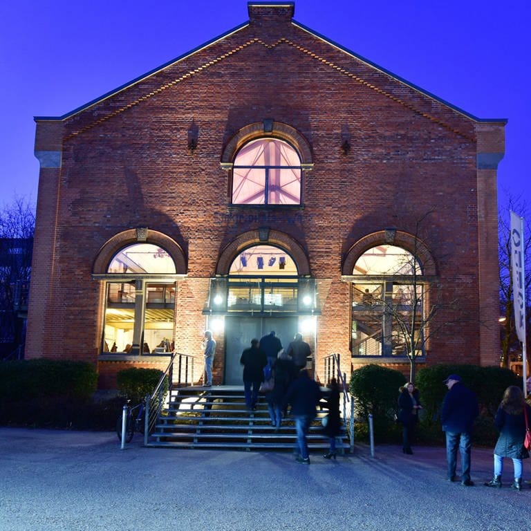 Das alte E-Werk von Göppingen bei Nacht – seit 1993 ist es die Veranstaltungsstätte von "Odeon" für Kleinkunst, Kabarett, Theater und Konzertveranstaltungen (Foto: Foto: Giacinto Carlucci)
