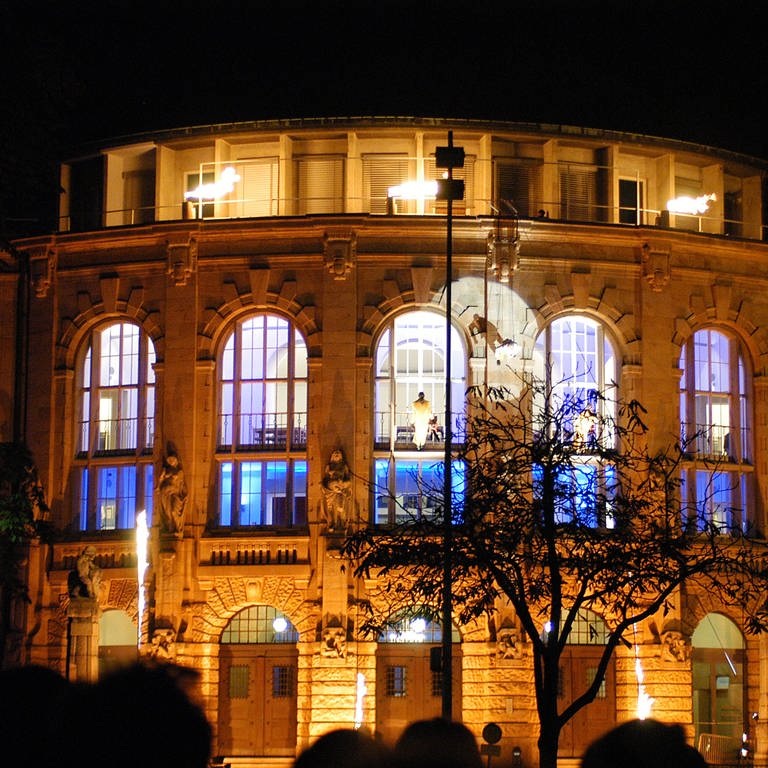 Nachtansicht des Theaters Freiburg (Foto: (Pressestelle) - Matthias Kolodziej)