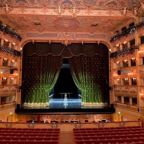 Der Bühnensaal der Oper von Venedig (La Fenice), (Foto: picture-alliance / Reportdienste, © picture alliance/dpa / Annette Reuther)