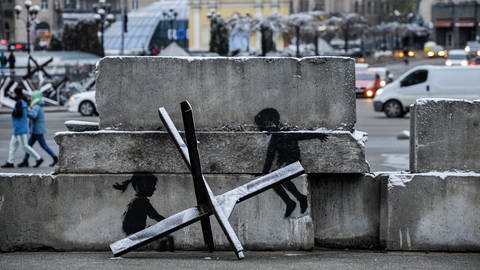 Banksy in Kyiv (Foto: picture-alliance / Reportdienste, ZUMAPRESS.com | Sergei Chuzavkov)