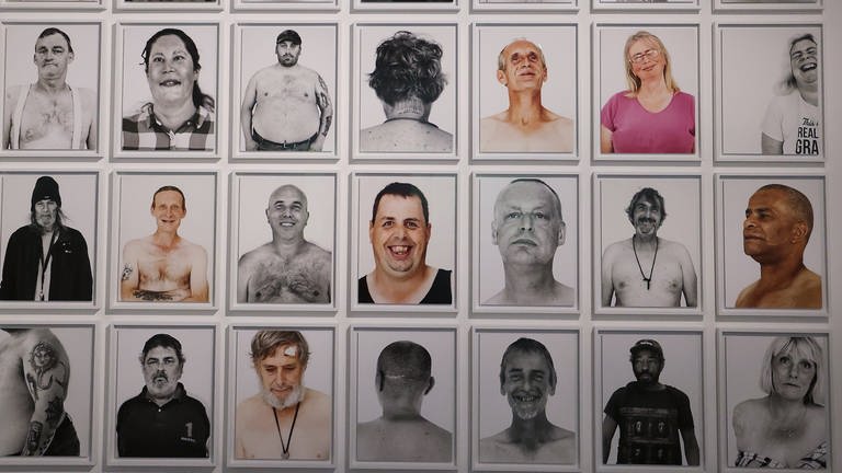 Bilder von Prominenten in der Düsseldorfer Ausstellung "Beyond Fame"  (Foto: picture-alliance / Reportdienste, picture alliance/dpa | David Young)