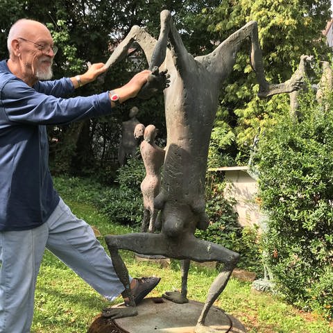 Der Bildhauer Karl Ulrich Nuss aus dem Remstal bei Stuttgart und seine Skulpturen. (Foto: SWR, Foto: Karin Gramling, SWR)