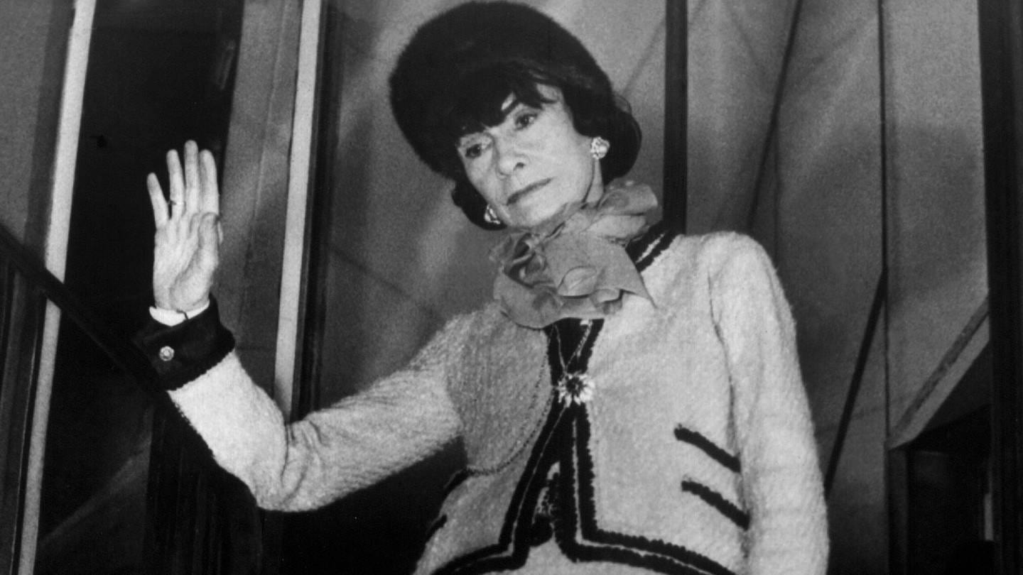 5 2 1954 Coco Chanel Prasentiert Ein Neues Kostum Swr2