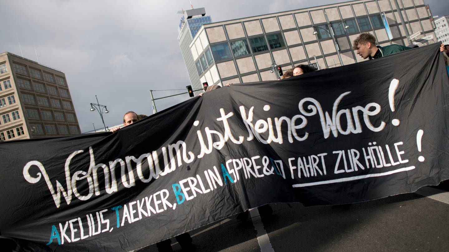 Demonstration von Mieterorganisationen und politischen Initiativen gegen hohe steigende Mieten, teure Modernisierungen, Gentrifizierung, Verdrängung und Zwangsräumungen in Berlin. (Foto: IMAGO, IPON)