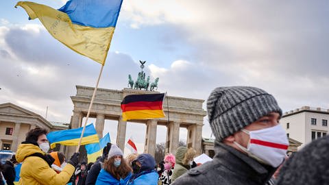 Protest in Berlin gegen eine bevorstehende russische Invasion in der Ukraine  (Foto: IMAGO, imago images/Mike Schmidt)