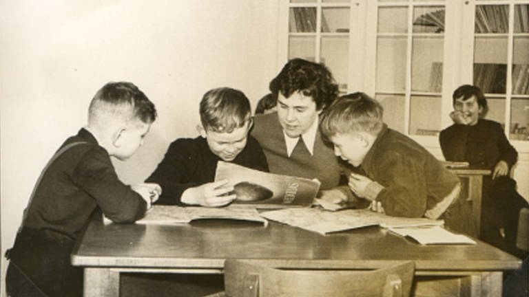 Die Mutter als junge Lehrerin in den 1950er Jahren. (Foto: Privat)
