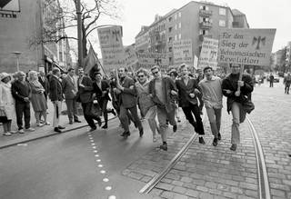 Studierende demonstrieren auf der Straße (Foto: Max Scheler/Süddeutsche Zeitung)