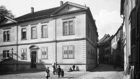 Das "Haus zur Sonne" in Worms: Jüdisches Gemeindehaus und Bezirksschule (Foto: Pressestelle, Stadtarchiv Worms - Foto: August Füller (1910), Az.: F/27, 02215)