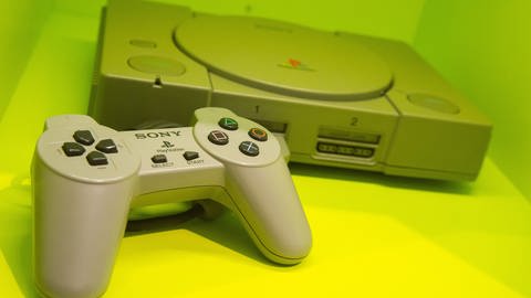 Die Videospielkonsole Playstation 1 (Foto: picture-alliance / Reportdienste, picture alliance / dpa Themendienst / Andrea Warnecke)