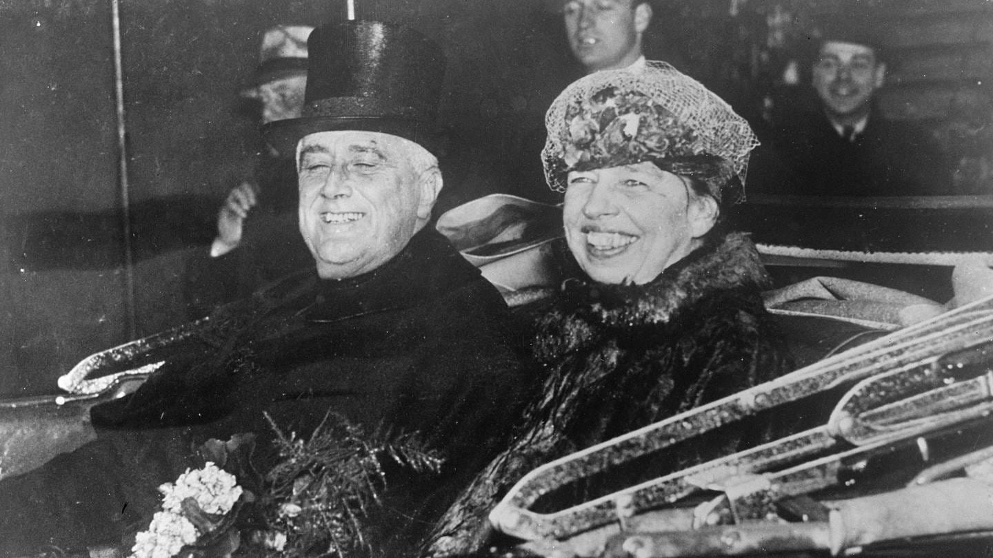 Präsident Roosevelt und Frau Roosevelt nach der Amtseinführung (Foto: IMAGO, imago images / United Archives International)