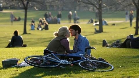 Britain enjoys early Spring weather (Foto: picture-alliance / dpa, picture-alliance / dpa - Andy Rain)