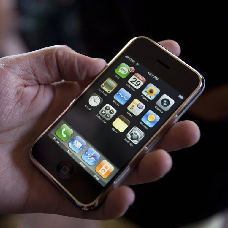 Das  iPhone kommt in den Handel (Foto: IMAGO, imago 75722997)
