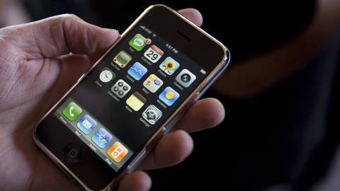 Das  iPhone kommt in den Handel (Foto: IMAGO, imago 75722997)