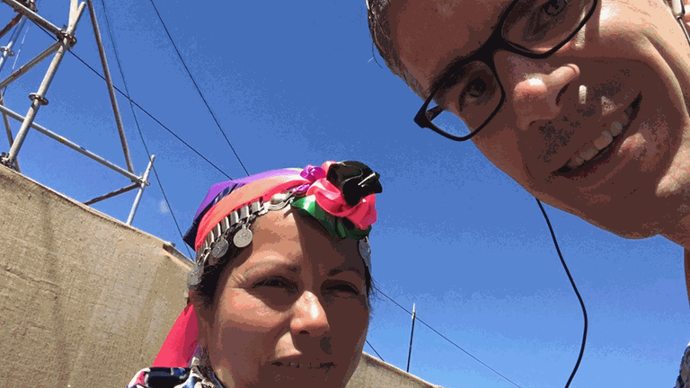 Im Gespräch mit einer Mapuche-Frau beim Besuch des Papstes in Chile. (Foto: Ivo Marusczyk)