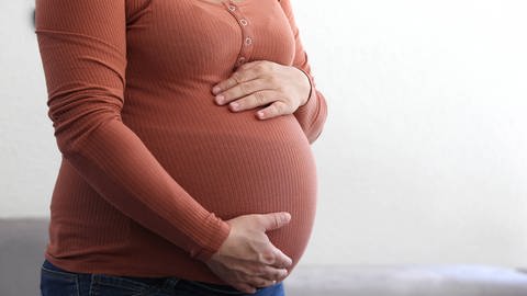 Schwangere Frau mit Babybauch (Foto: IMAGO, IMAGO / Eibner / Fleig / Eibner-Pressefoto EP_dfg)