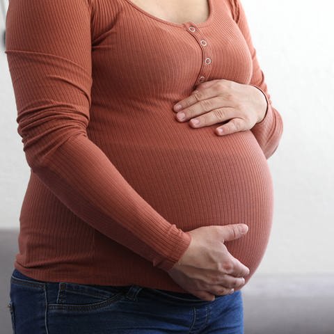 Schwangere Frau mit Babybauch (Foto: IMAGO, IMAGO / Eibner / Fleig / Eibner-Pressefoto EP_dfg)