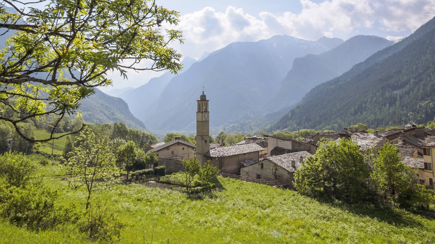 Das kleine Bergdorf Acceglio im Piemont (Foto: IMAGO, imago/Westend61)