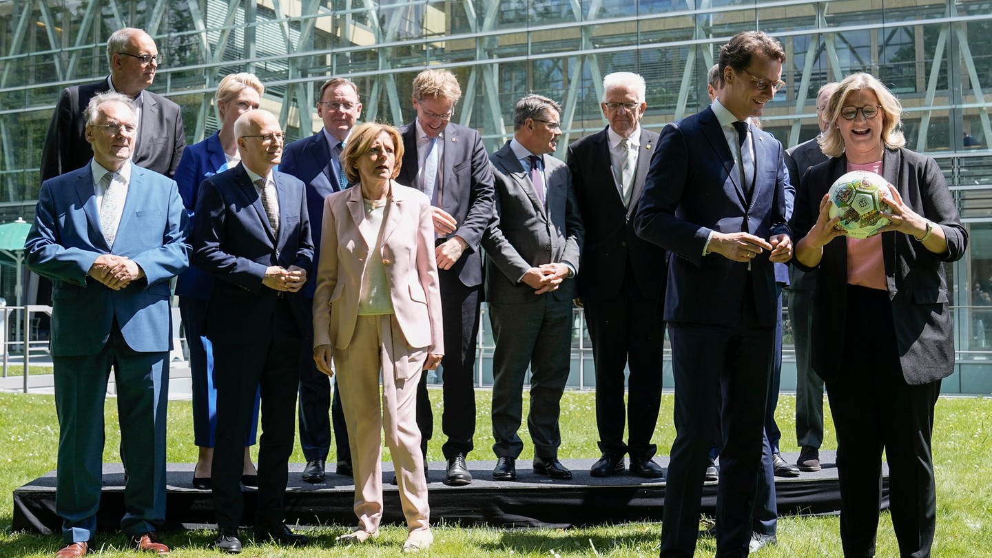 Gruppenfoto Ministerpraesidenten (Foto: picture-alliance / Reportdienste, Flashpic | Jens Krick)