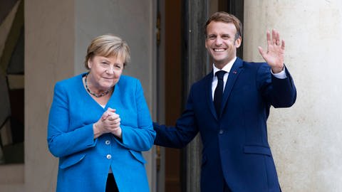 Deutsch-französische Freundschaft: Angela Merkel und Emmanuel Macron (Foto: IMAGO, IP3press)