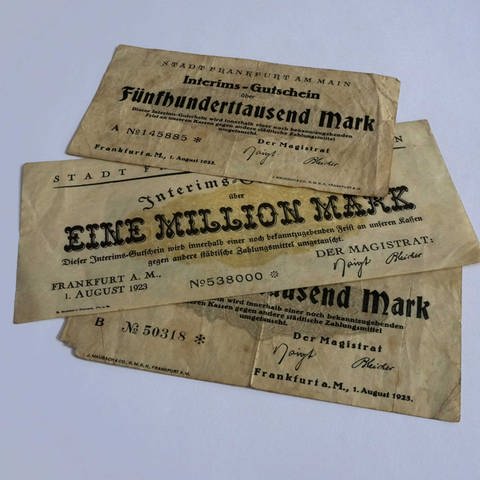 Viele Banknoten und Scheine der Jahre 1922 1923 (Foto: picture-alliance / Reportdienste, picture-alliance / akg-images | akg-images)